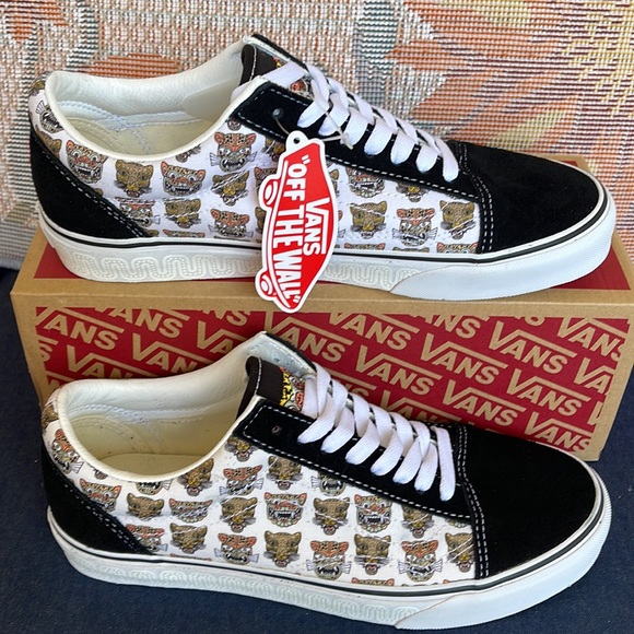 Vans Men’s Old Skool
Jaguar Black
VN0A5JMIBLK
sneakers - Picture 3 of 16